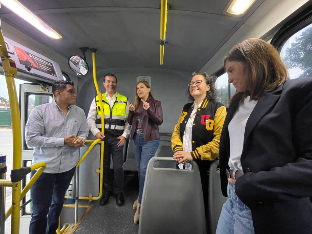 Mejoran transporte para estudiantes del CUCBA