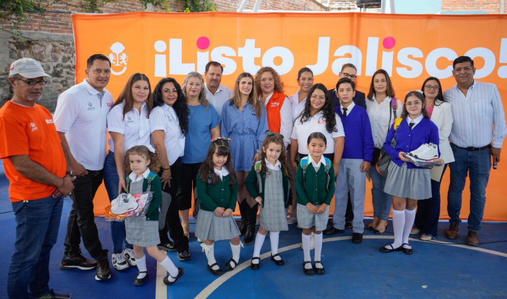 Más de 10 mil estudiantes reciben paquetes escolares en Altos Sur