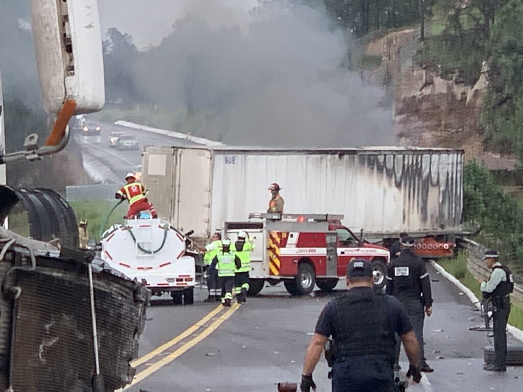 Cierran Sucre, carretera, tras, choque a la altura del kilómetro 90