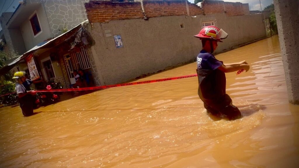 Se desborda el río Zula en Ocotlán; evacúan a 44 personas
