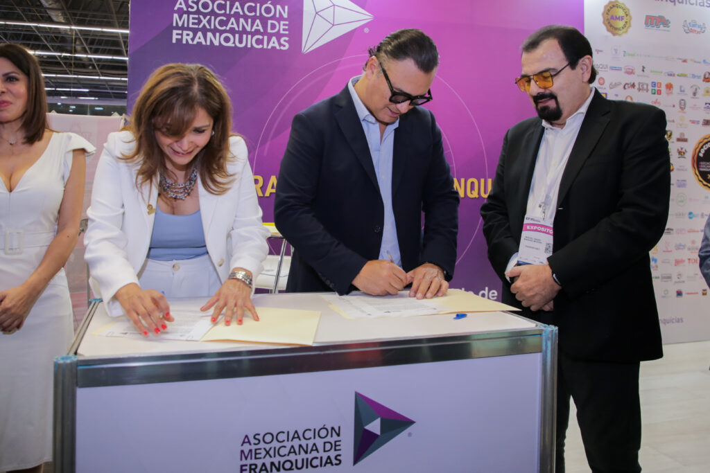 SEDES firma convenio con la Asociación Mexicana de Franquicias
