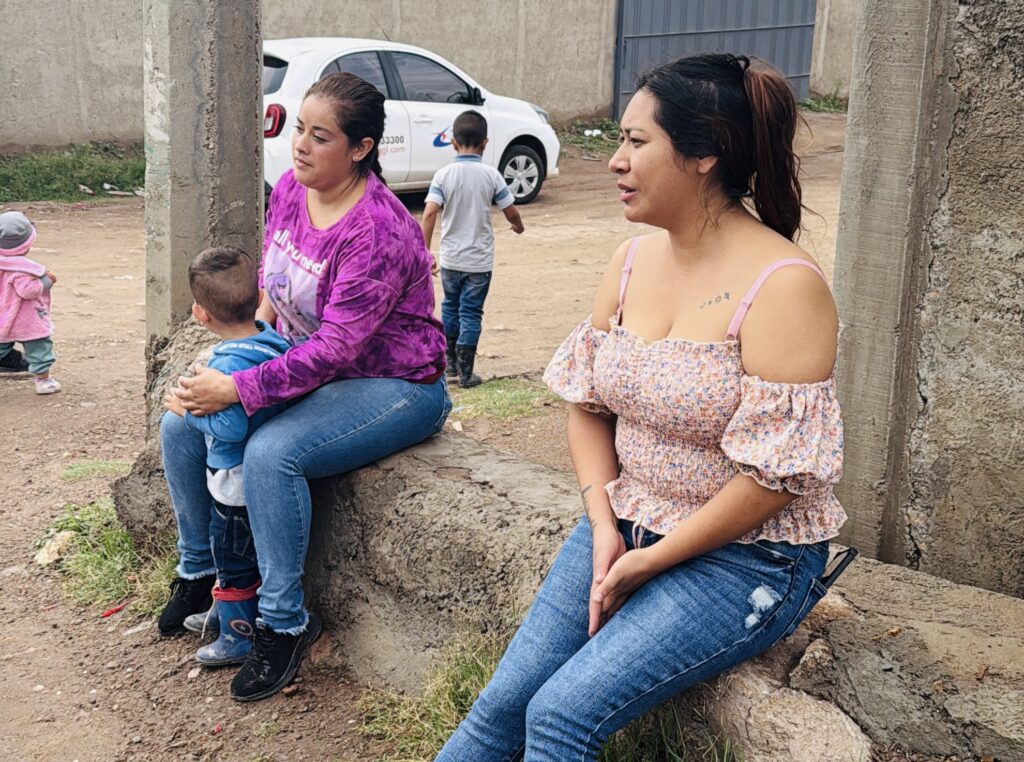 Útiles escolares caros complican el regreso a clases; Padres enfrentan gastos que afectan su economía