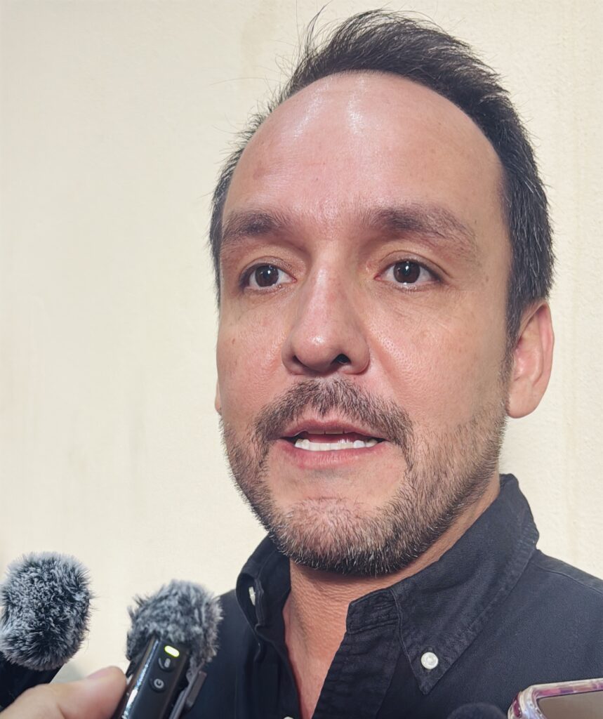 Regidor de MC exige un director de Servicios Públicos de tiempo completo; critica a Gerardo Solís por intereses políticos