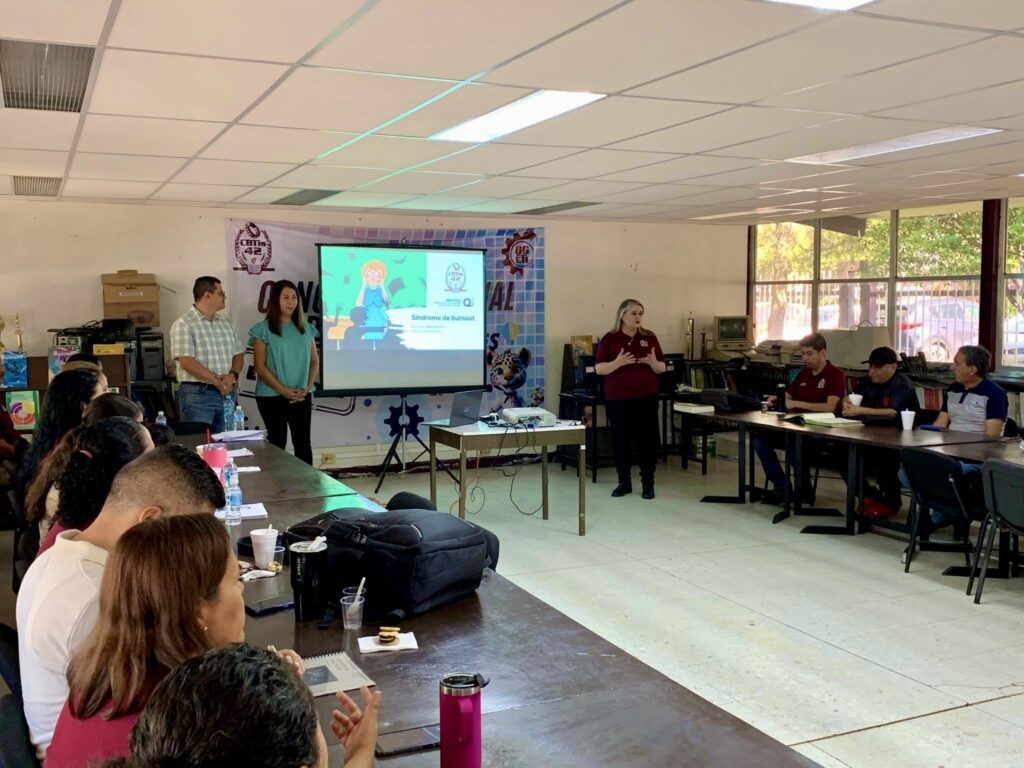 Capacitan a personal del CBTIS 42 en manejo del síndrome de burnout