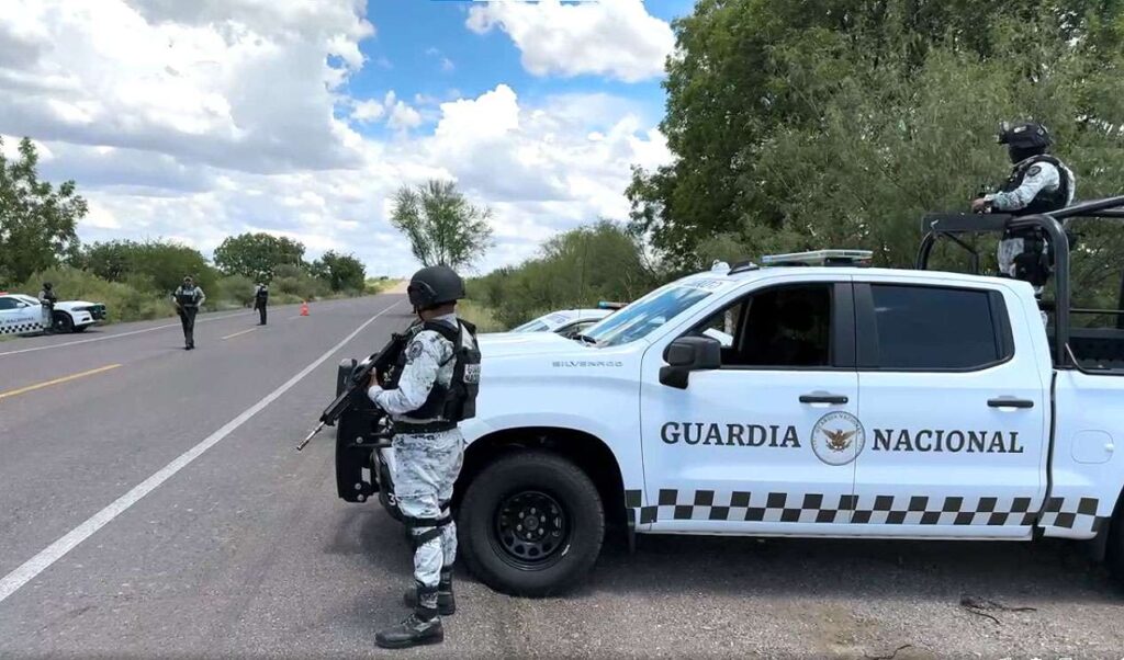 Roban camioneta en la vía corta; movilizan a Guardia Nacional