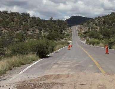 Mueren calcinados tras volcadura en carretera