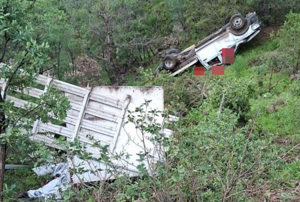 Tragedia en Madera: camioneta del DIF cae a barranco y deja un muerto