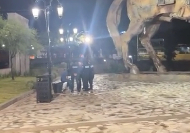 Rescatan a joven en el puente Manuel Sobarzo