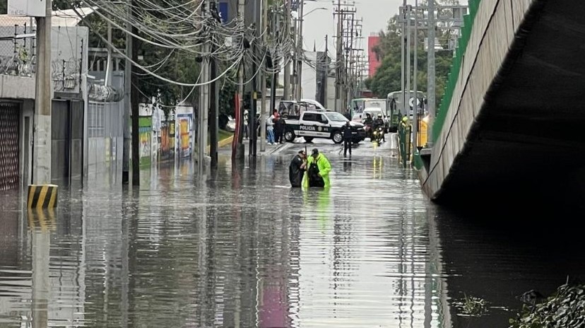 Inundaciones colapsan el sur de la CDMX tras fuertes lluvias