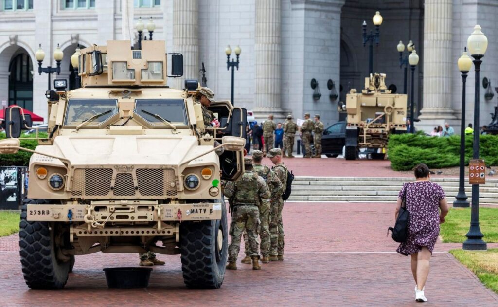 Trump asegura que saldrá a patrullar en Washington con militares para reducir la criminalidad