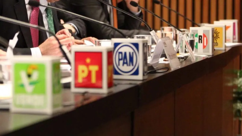 INE asigna más de 7 mil millones de pesos a partidos políticos para 2026