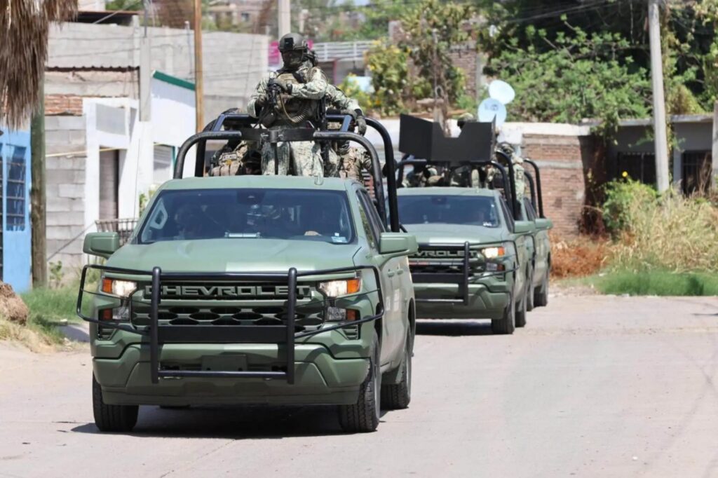 Inhabilitan narcolaboratorio en Sinaloa, decomisan más de 900 mdp de droga y armamento