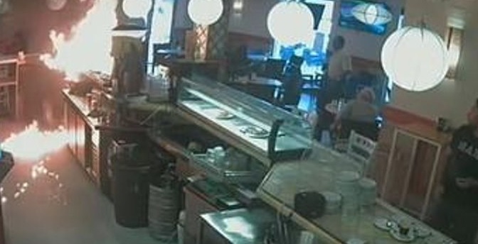 VIDEO: Cliente enloquece e incendia un bar porque no le sirvieron mayonesa