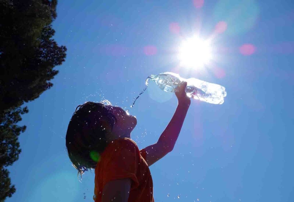 Altas temperaturas reducen la conectividad cerebral en niños, revela estudio