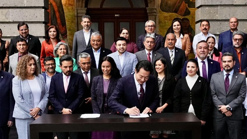 Mario Delgado firma acuerdo para creación del Bachillerato Nacional