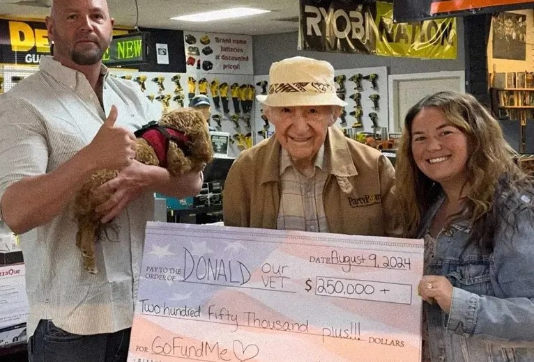 Le donan miles de dólares a veterano que empeñaba las joyas de su esposa