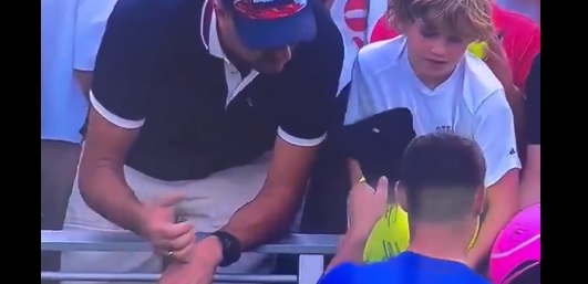 VIDEO: Hombre le arrebata la gorra que el tenista Kamil Majchrzak regaló a un niño en el US Open