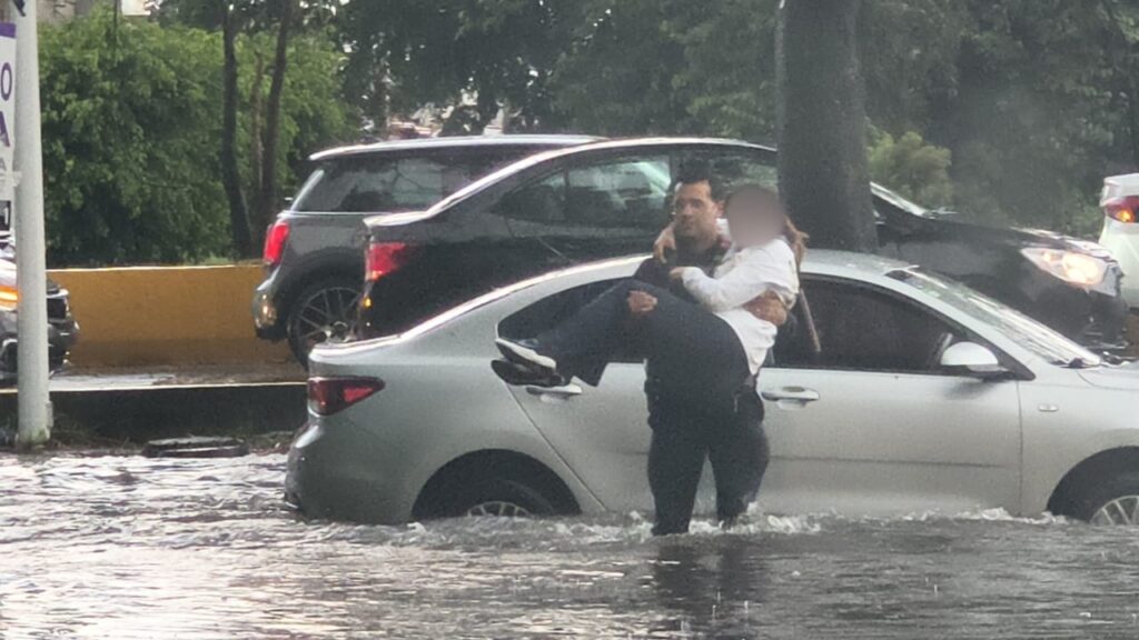 Granizada e inundaciones sorprenden a Zapopan y el AMG