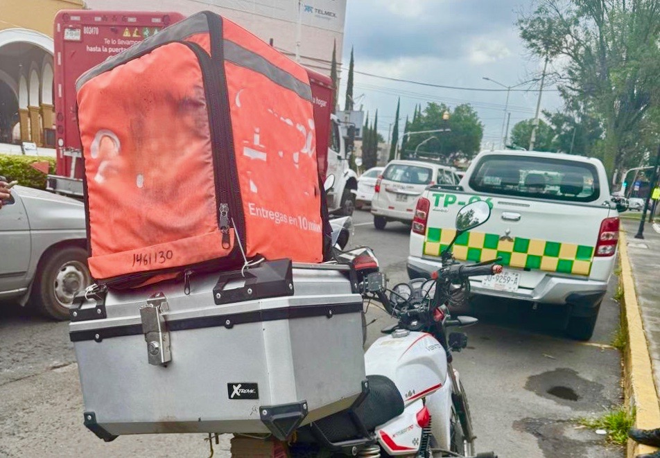 SETRAN advierte sanciones por transporte irregular en motocicleta