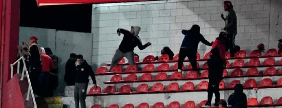 VIDEO: Incidentes Suspenden Partido de Sudamericana entre Independiente y U. de Chile