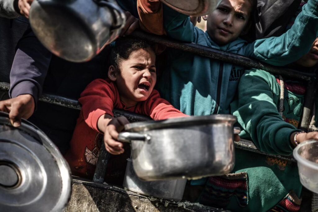 Israel niega desnutrición generalizada en Gaza y Hamás lo acusa de encubrir hambruna