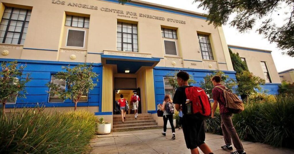 Escuelas de Los Ángeles imponen “zonas seguras” para migrantes