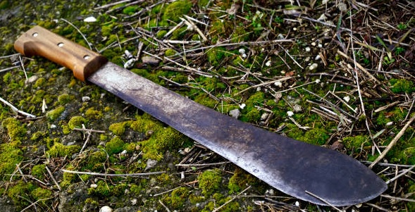 Padre asesina a machetazos a su hijo de 9 años y deja a madre gravemente herida