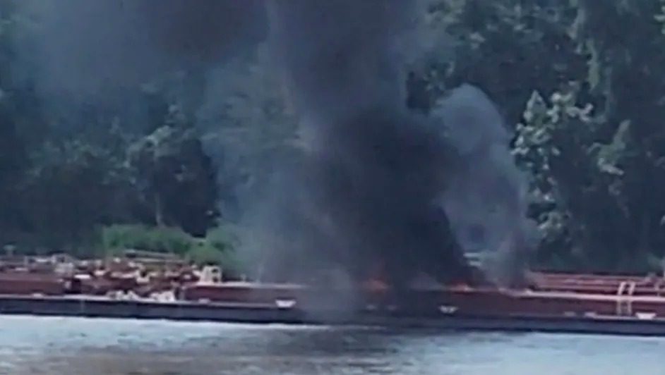 VIDEO: Helicóptero se desploma en el Río Mississippi; reportan muertos