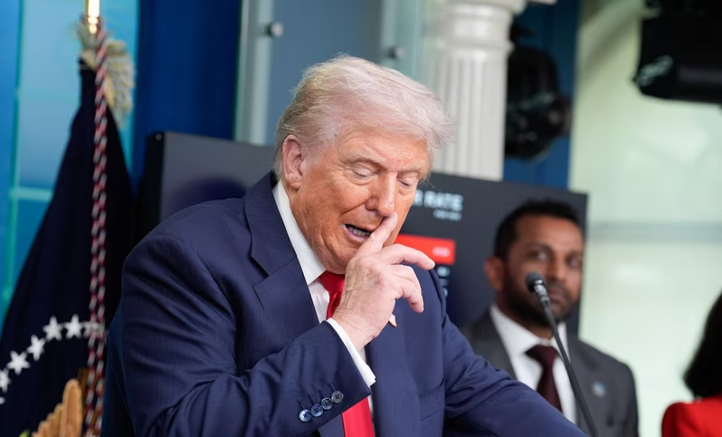 Trump considera reclasificar la marihuana como sustancia menos peligrosa