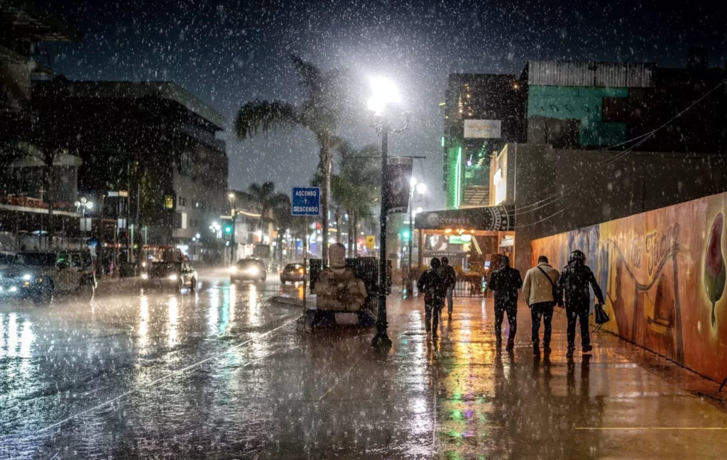 Monzón y onda tropical provocarán lluvias intensas en 19 estados; SMN emite alerta