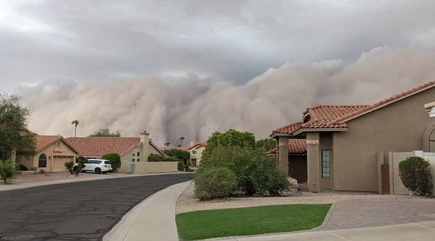 VIDEO: Tormenta de polvo monumental sorprende a Phoenix, Arizona