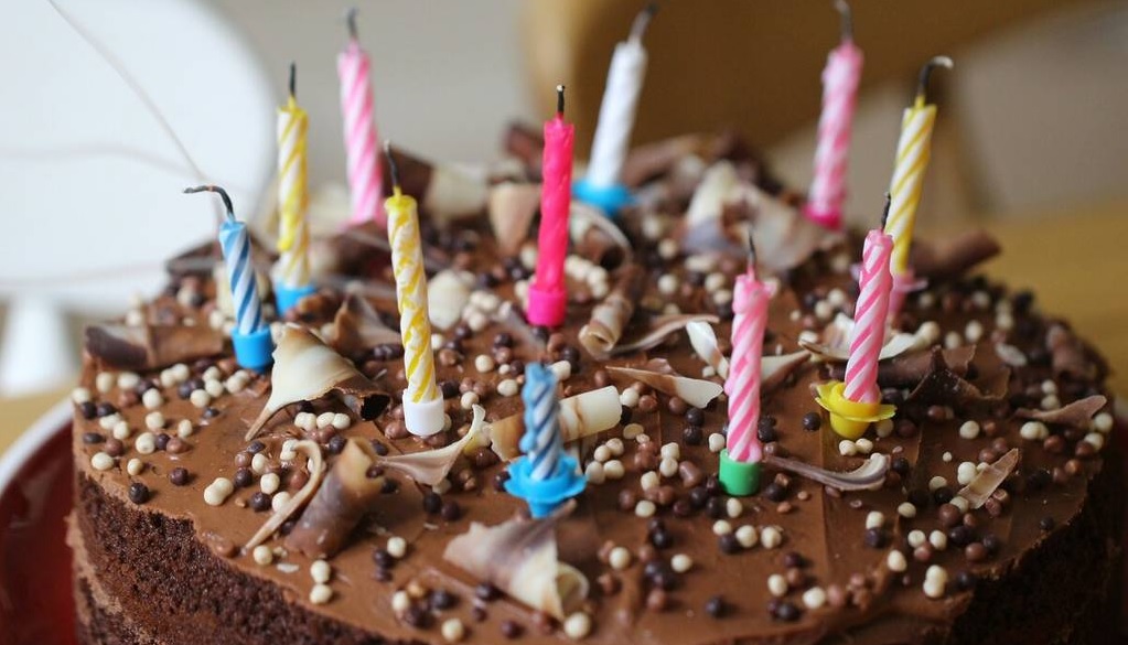 Un hombre asesina a su hermana justo cuando partía el pastel de cumpleaños