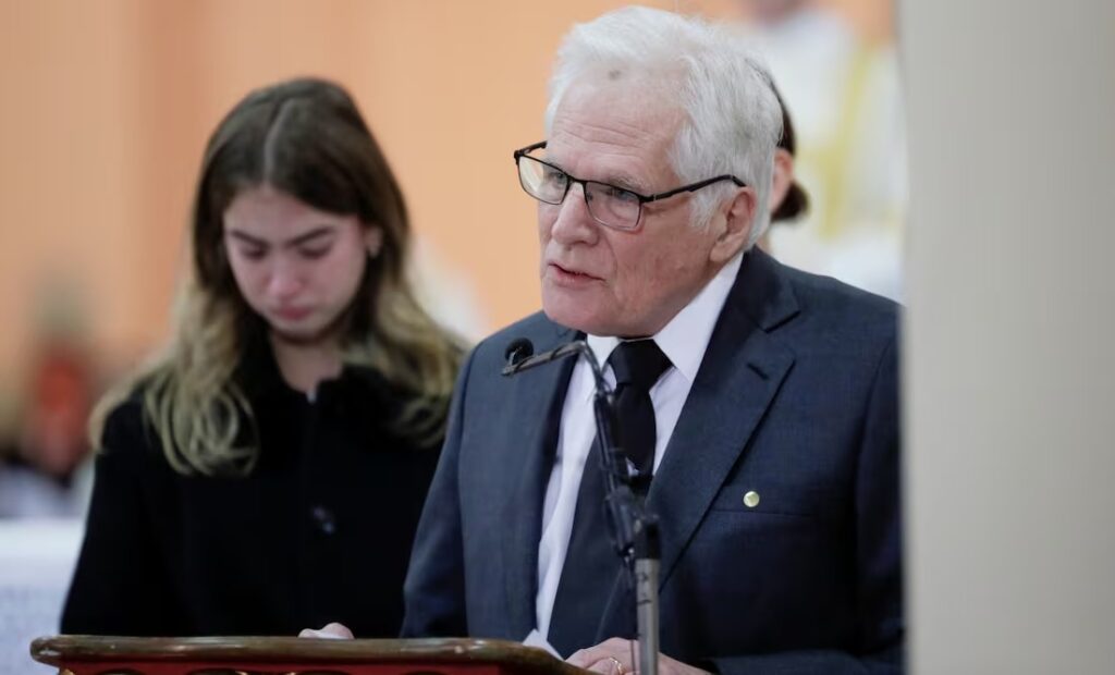 Padre de Miguel Uribe Turbay asume candidatura presidencial tras crimen de su hijo en Colombia