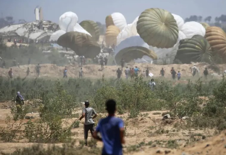 Tragedia en Gaza: Camión de Ayuda Se Vuelca y Deja 20 Muertos