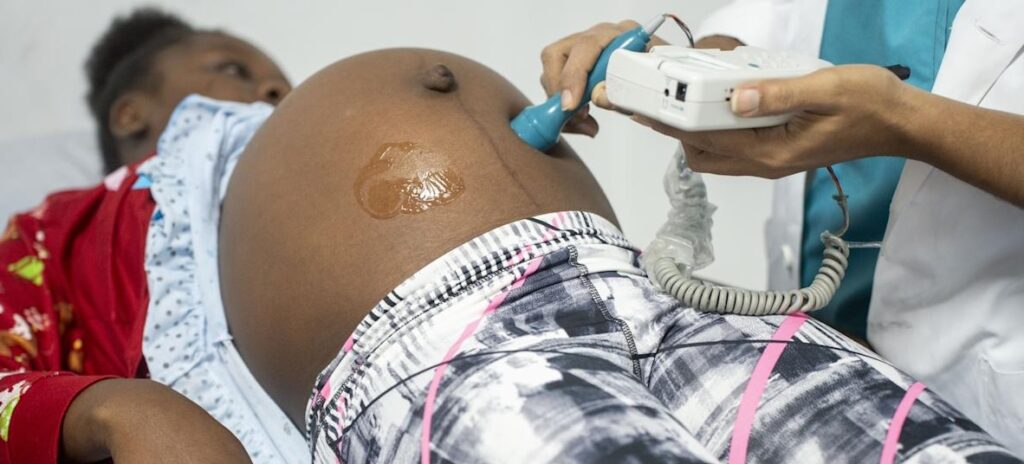 Partos de mujeres haitianas caen 70% tras redadas en hospitales