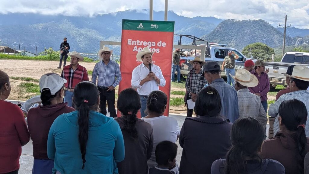Alcalde Adrián Chaparro regresa a zona indígena