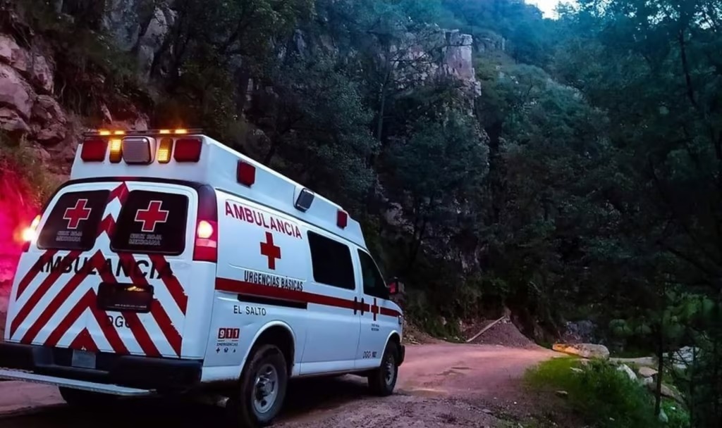 En medio de la intensa lluvia le cayó un rayo