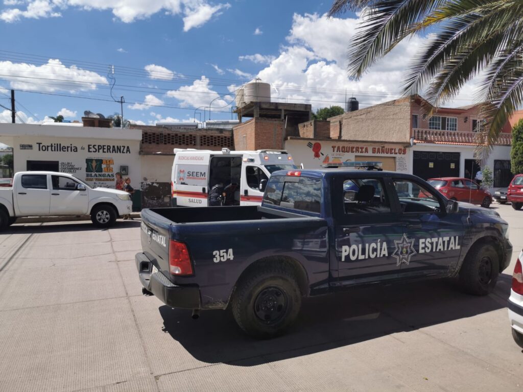 Dispara a mujer con arma de postas y escapa