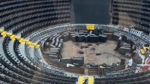 Desmotaba el sonido en la Feria, cayó y falleció