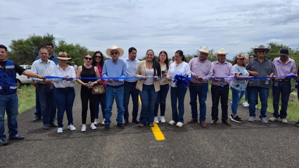 Con banderazo oficial se entrega tramo carretero de Tuitán-18 de Agosto