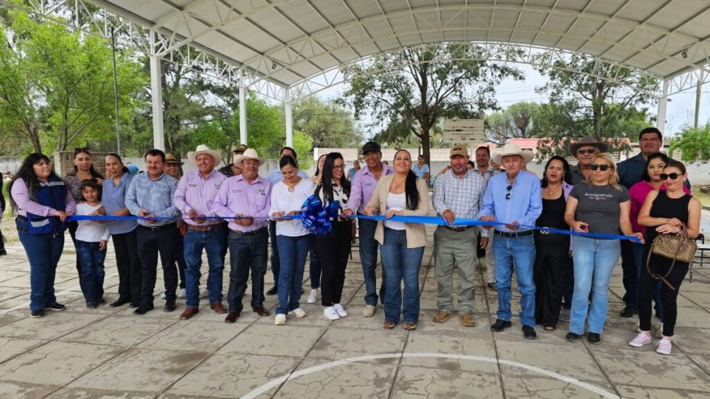 Hace entrega de los domos 17 y 18 la administración de Nombre de Dios