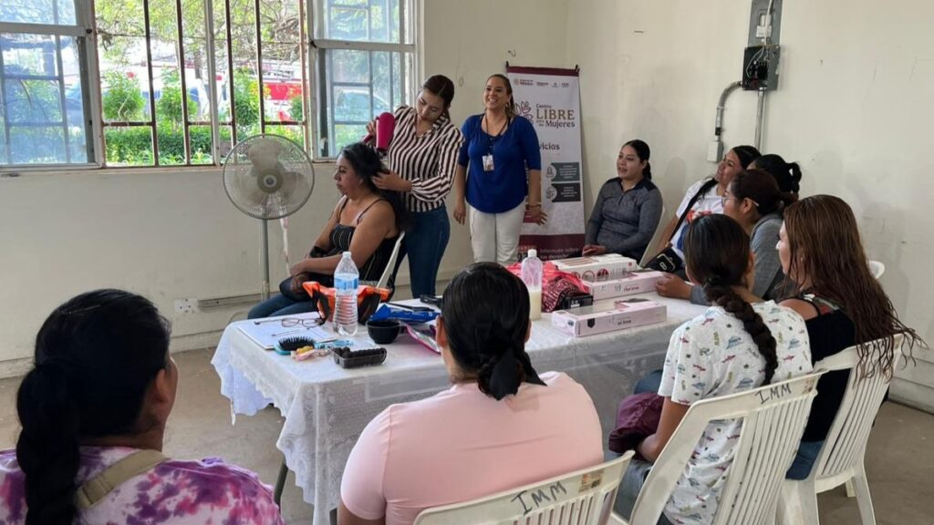 Imparte taller de alisados permanente; buscando empoderar a mujeres