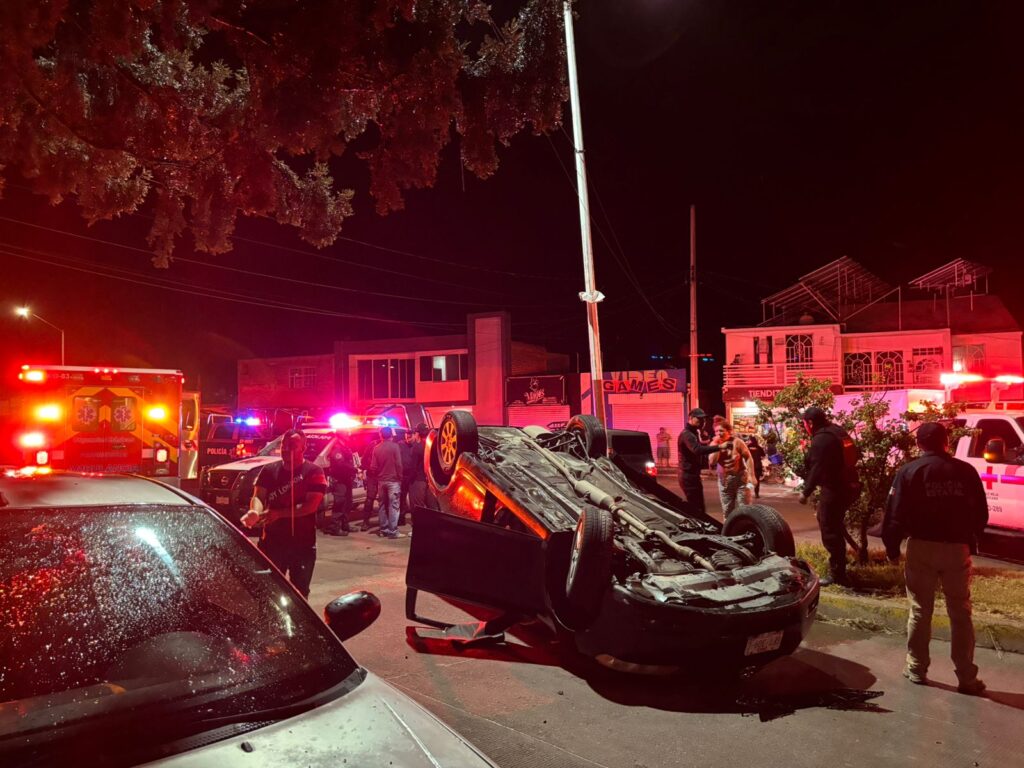 Volcadura nocturna en Santiago Papasquiaro