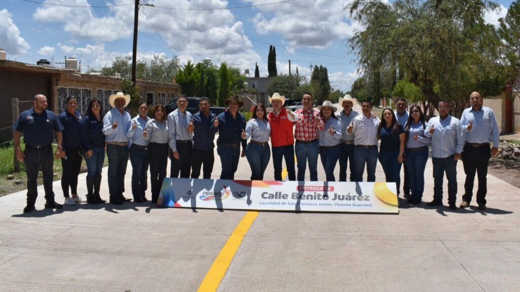 Esteban Villegas cumple y hace entrega de obra en San Francisco Javier