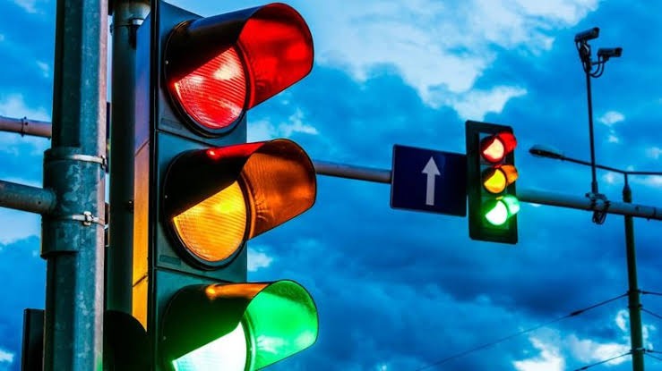 Pasarse la luz roja ocupa el primer lugar en infracciones