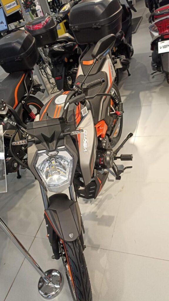 Le robaron su motocicleta del lugar donde trabaja