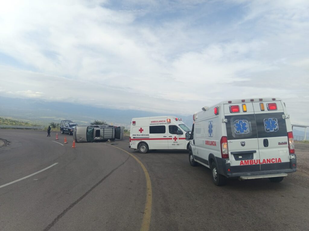 Volcadura en la carretera Francisco Zarco moviliza a cuerpos de emergencia