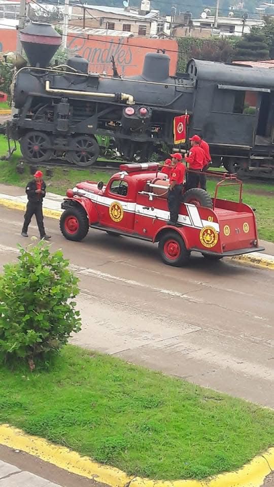 Rinden homenaje a bomberos en Pueblo Nuevo