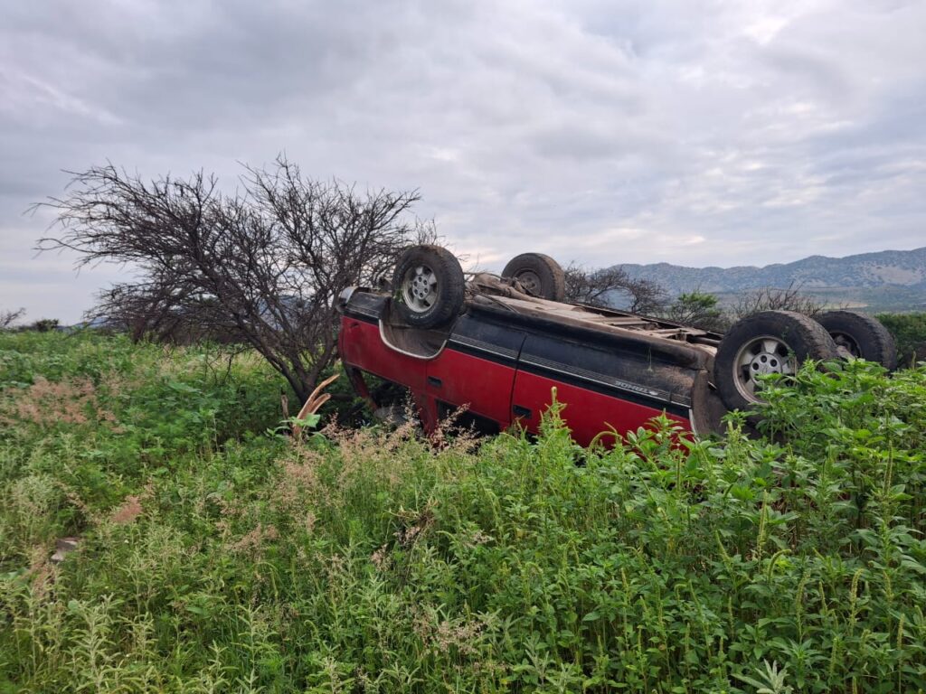 De Canatlán a Santiago Papasquiaro volcó y quedó grave