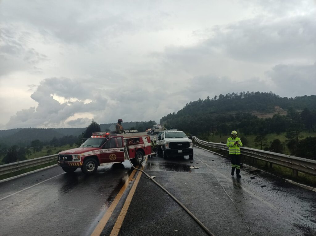 Por accidente cerrada la supercarretera a Mazatlán